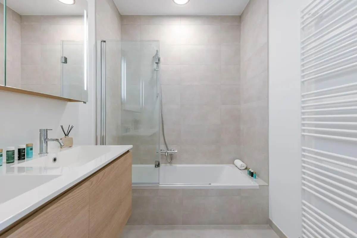 Huswell - Stylish 2 Bedroom With Terrace And Parking Ostend 0*,  Belgium